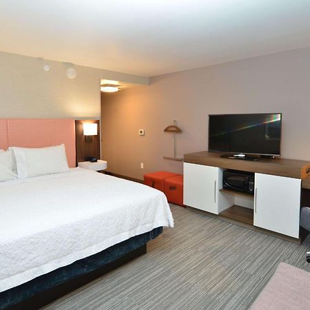Hampton Inn & Suites Menomonie-Uw Stout Exterior photo