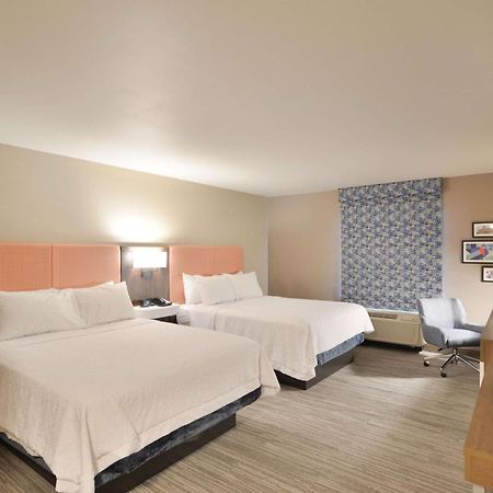 Hampton Inn & Suites Menomonie-Uw Stout Exterior photo