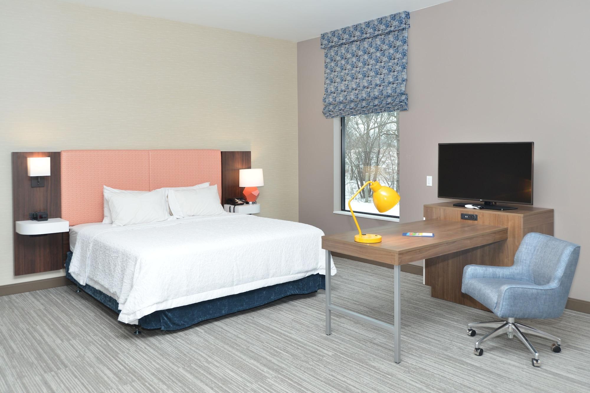 Hampton Inn & Suites Menomonie-Uw Stout Exterior photo