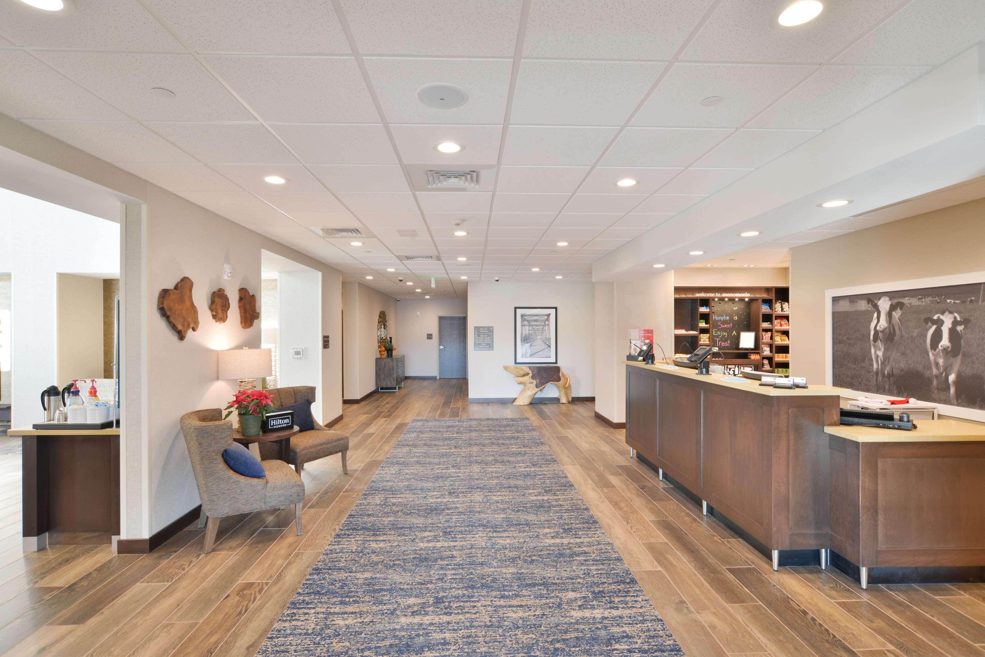 Hampton Inn & Suites Menomonie-Uw Stout Exterior photo