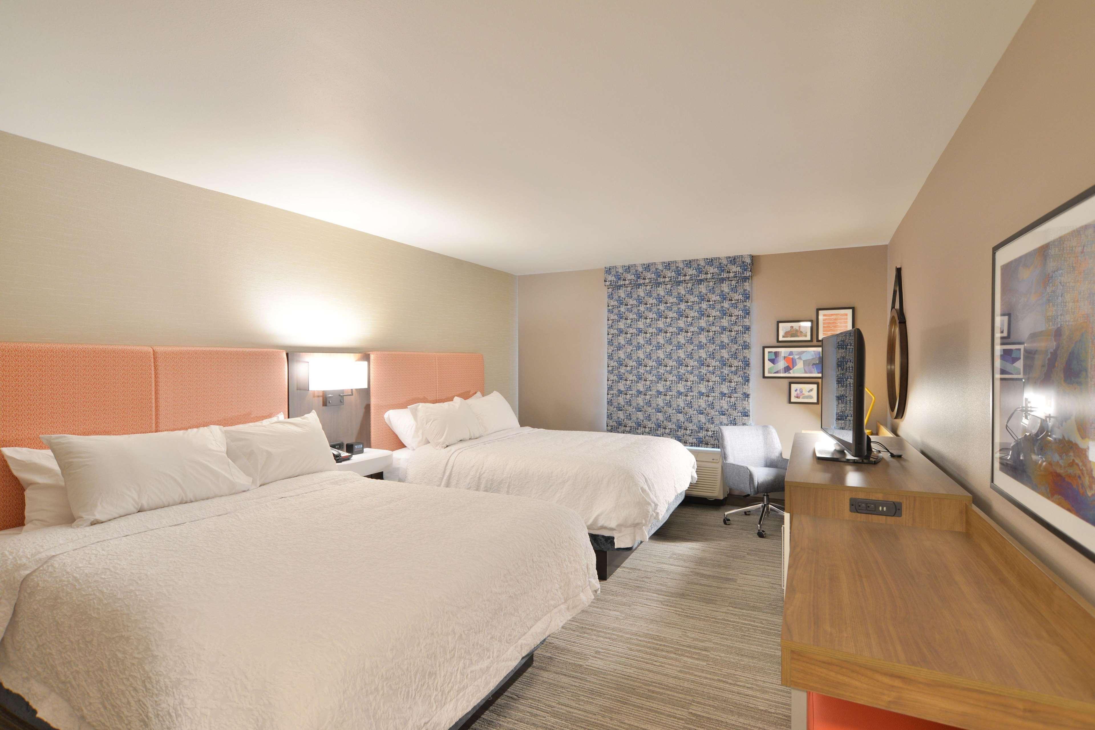 Hampton Inn & Suites Menomonie-Uw Stout Exterior photo