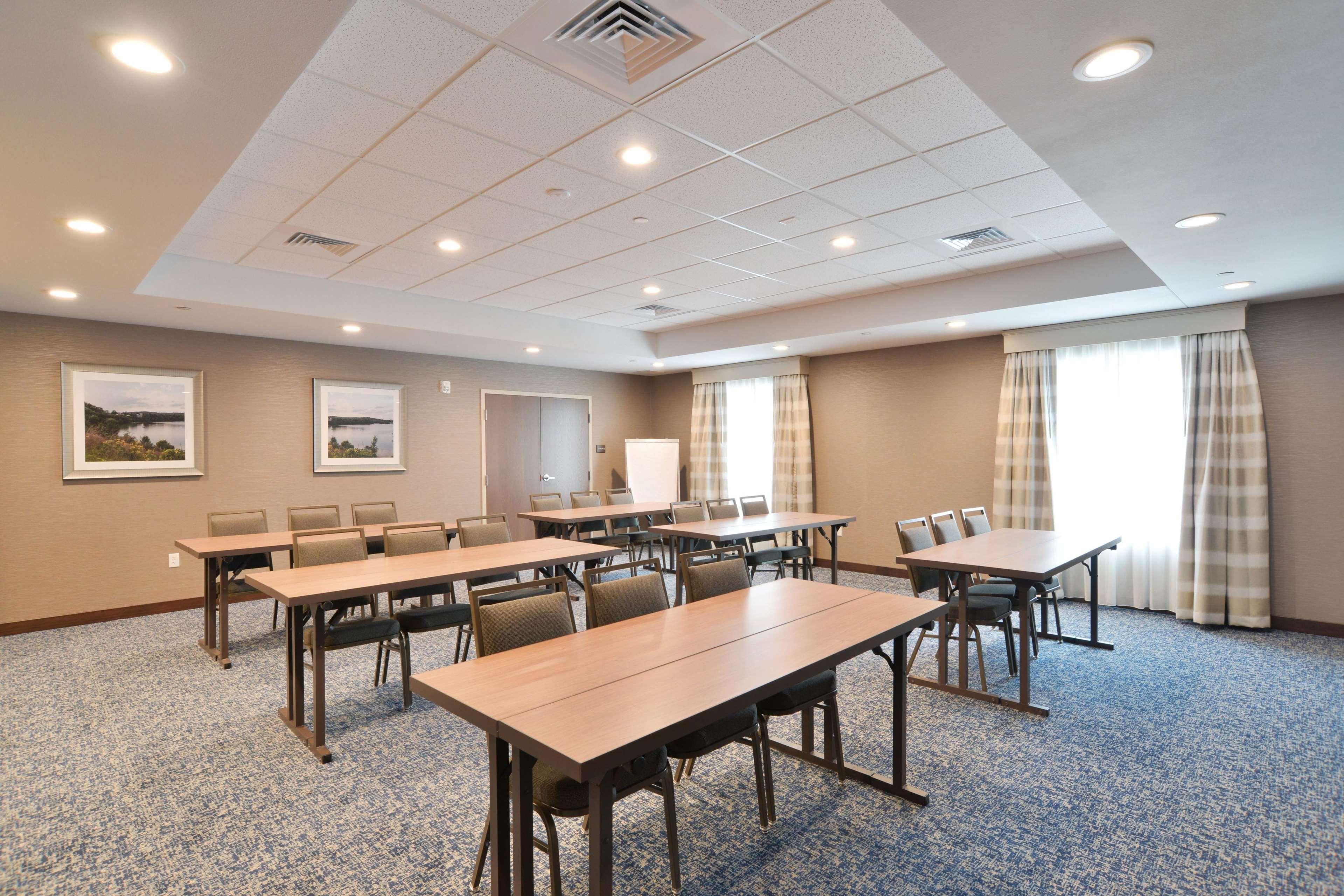 Hampton Inn & Suites Menomonie-Uw Stout Exterior photo