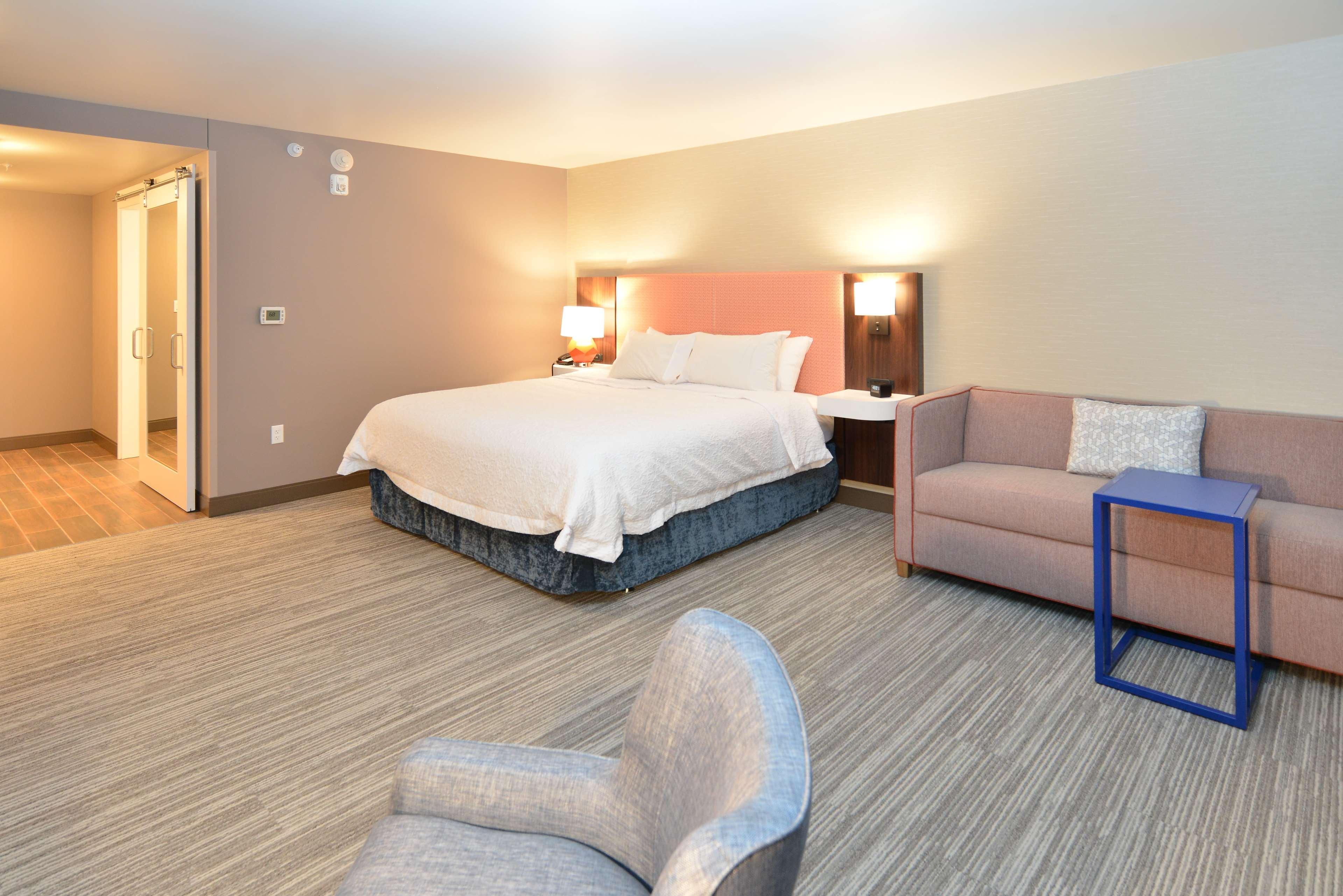 Hampton Inn & Suites Menomonie-Uw Stout Exterior photo
