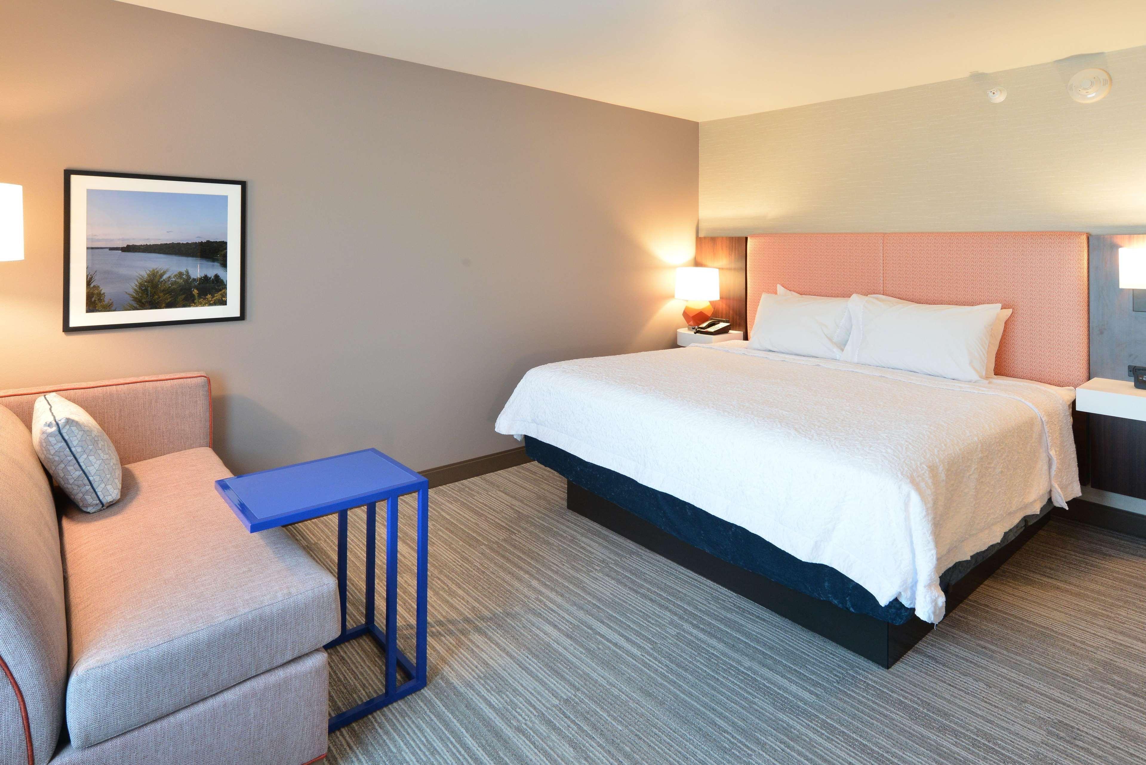 Hampton Inn & Suites Menomonie-Uw Stout Exterior photo