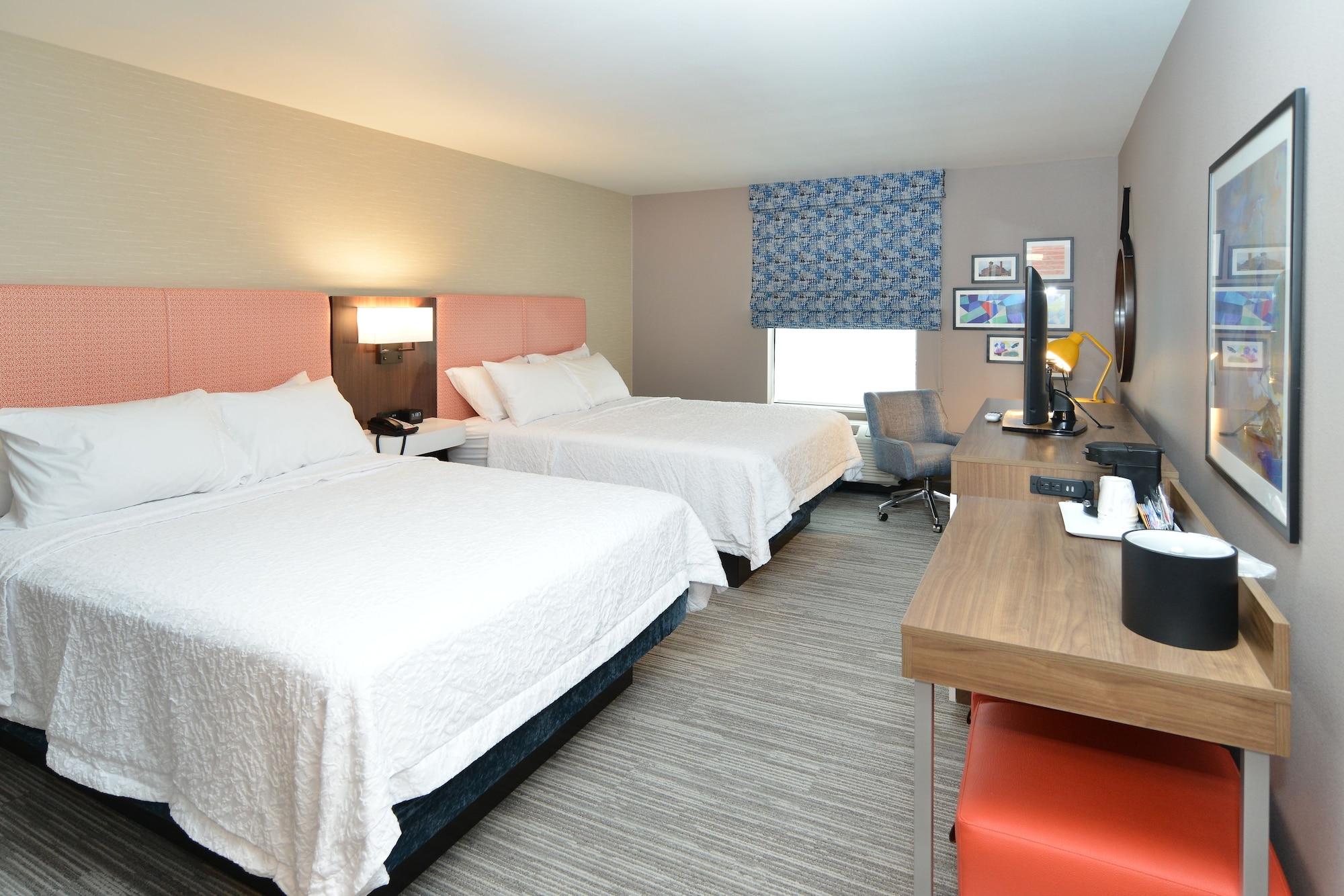 Hampton Inn & Suites Menomonie-Uw Stout Exterior photo
