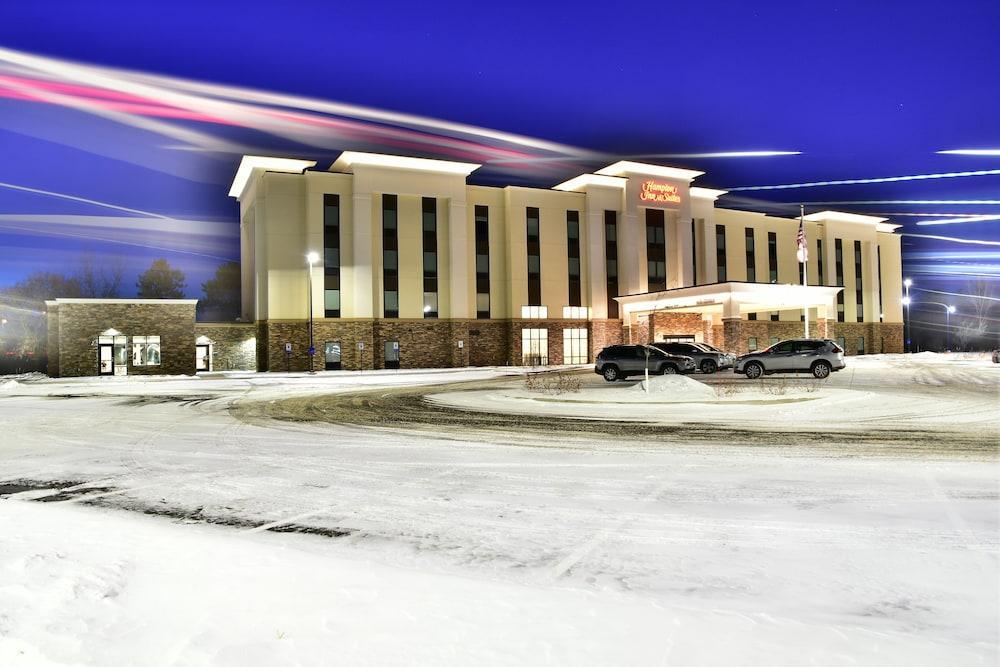 Hampton Inn & Suites Menomonie-Uw Stout Exterior photo