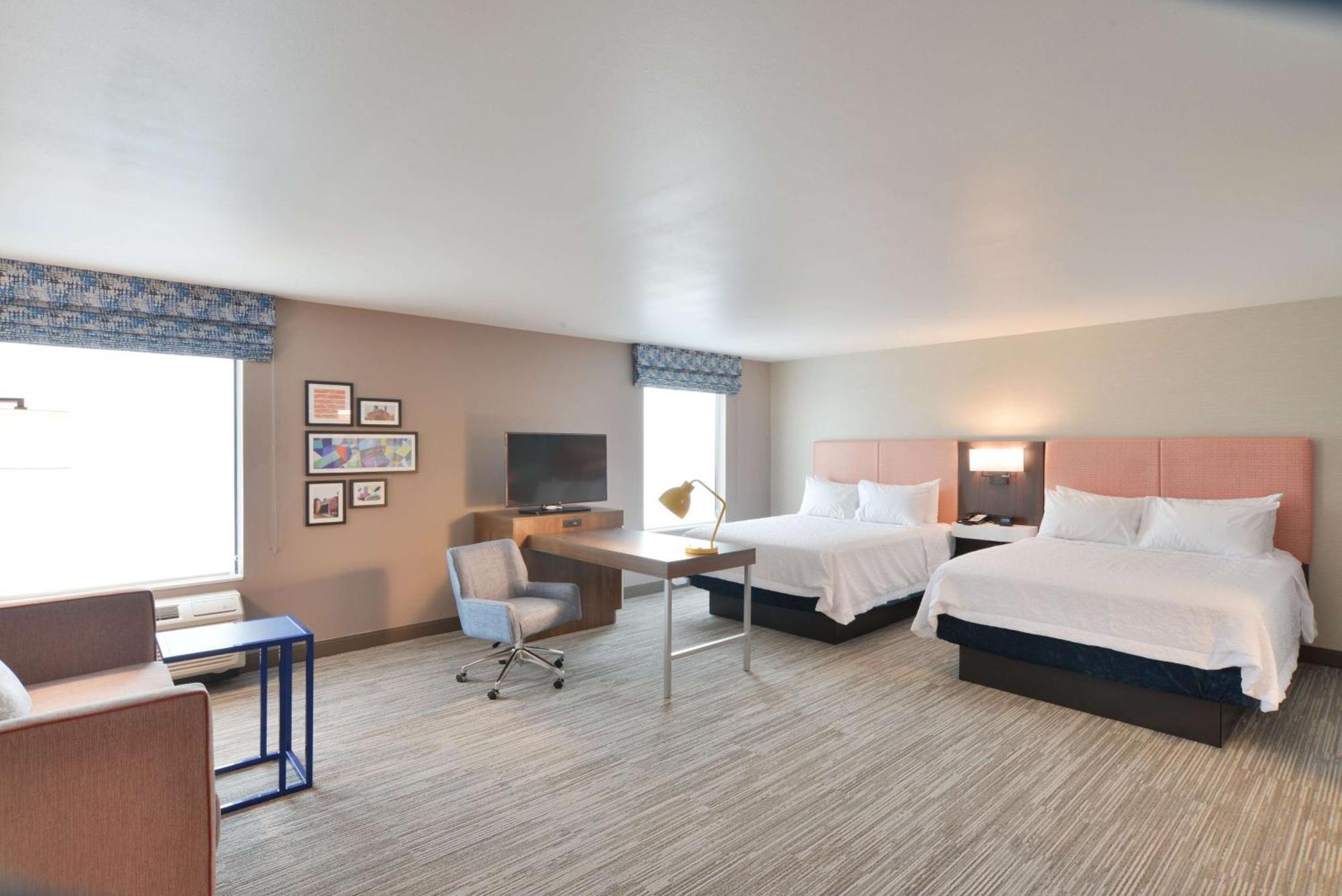 Hampton Inn & Suites Menomonie-Uw Stout Exterior photo