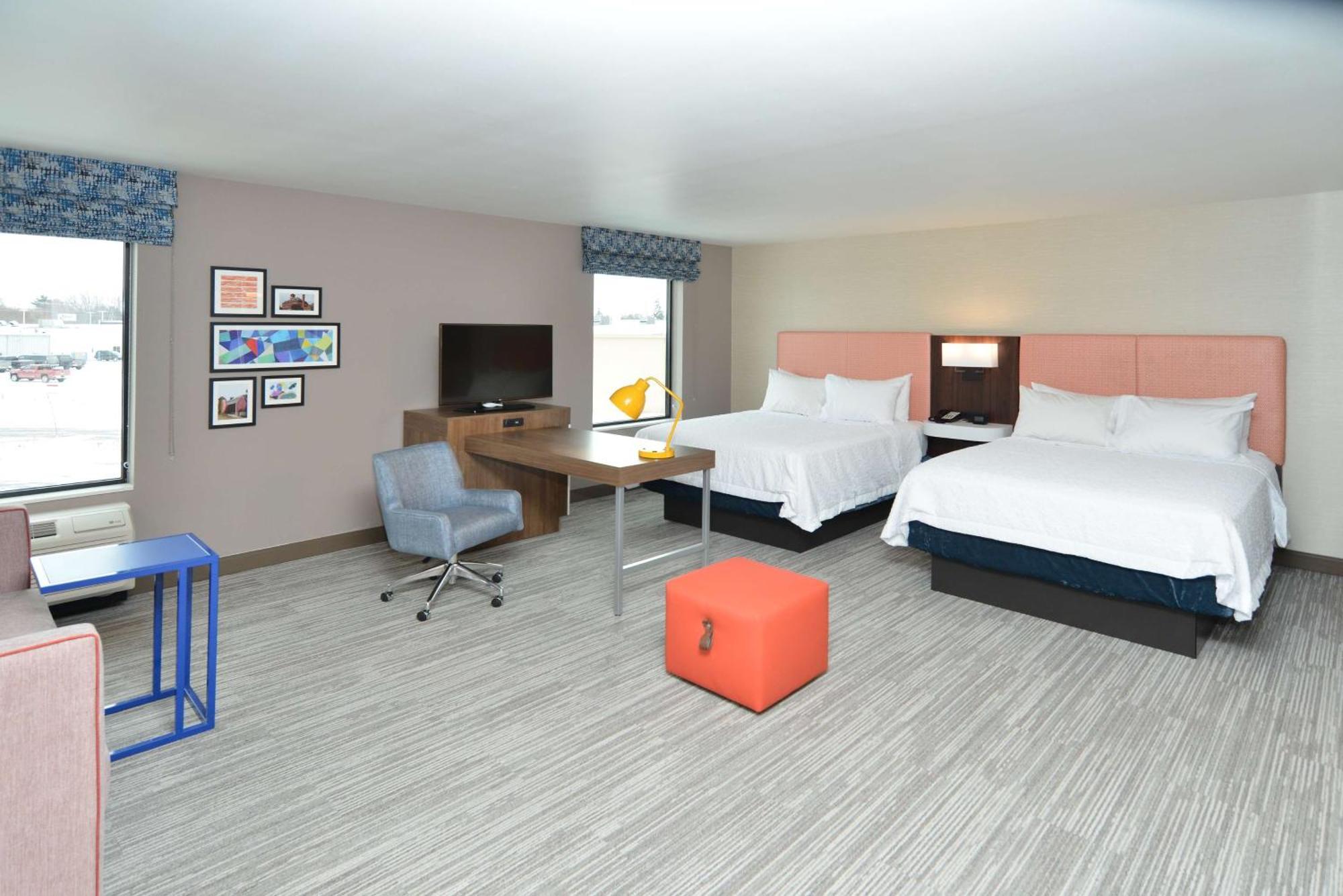 Hampton Inn & Suites Menomonie-Uw Stout Exterior photo